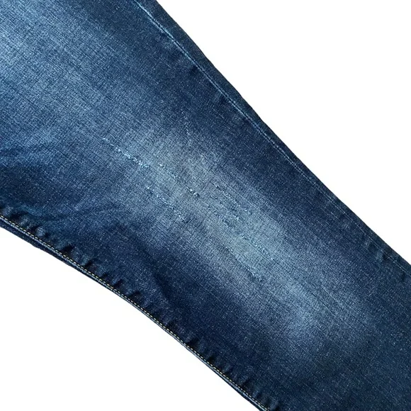 Cabi 3561 High Rise Straight Leg
Distressed Blue Jeans Size 10 - Picture 8 of 16